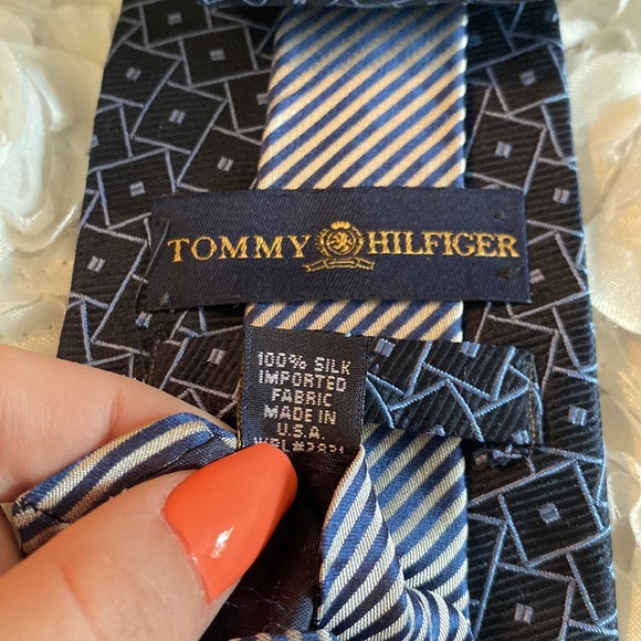 New Tommy Hilfiger mens geometric retro silk tie - Picture 2 of 2